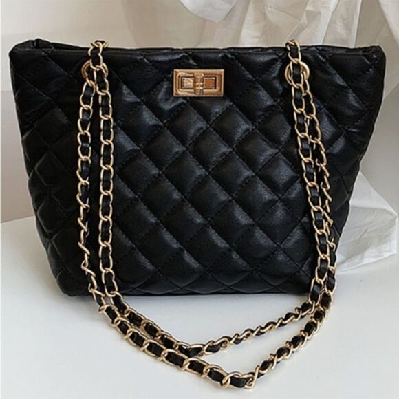 𝅺Black Large Quilted Vegan Leather Shoulder Bag - Picture 1 of 1